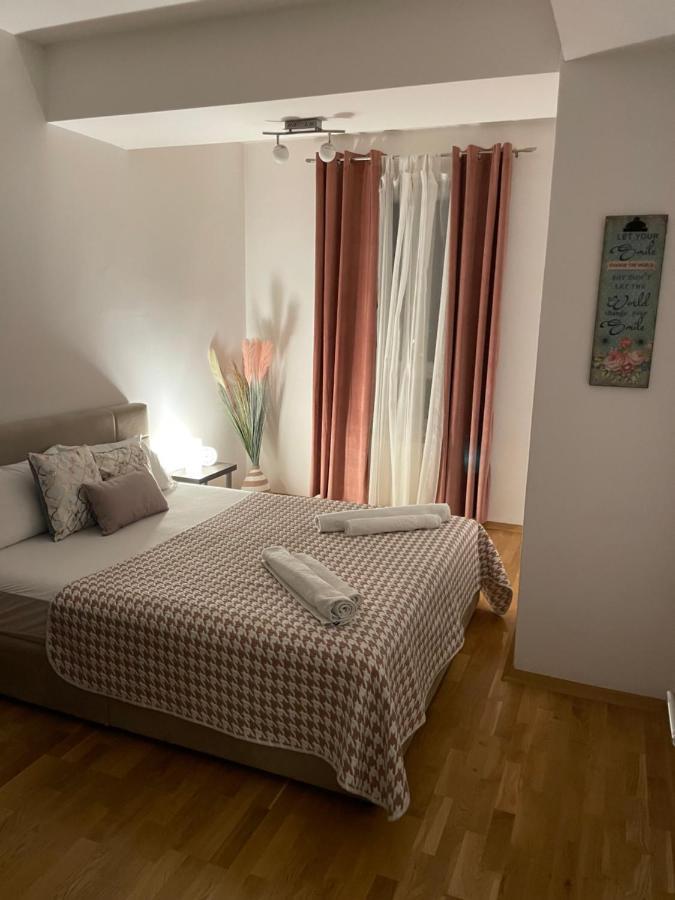 Skopje Station Apartment ภายนอก รูปภาพ
