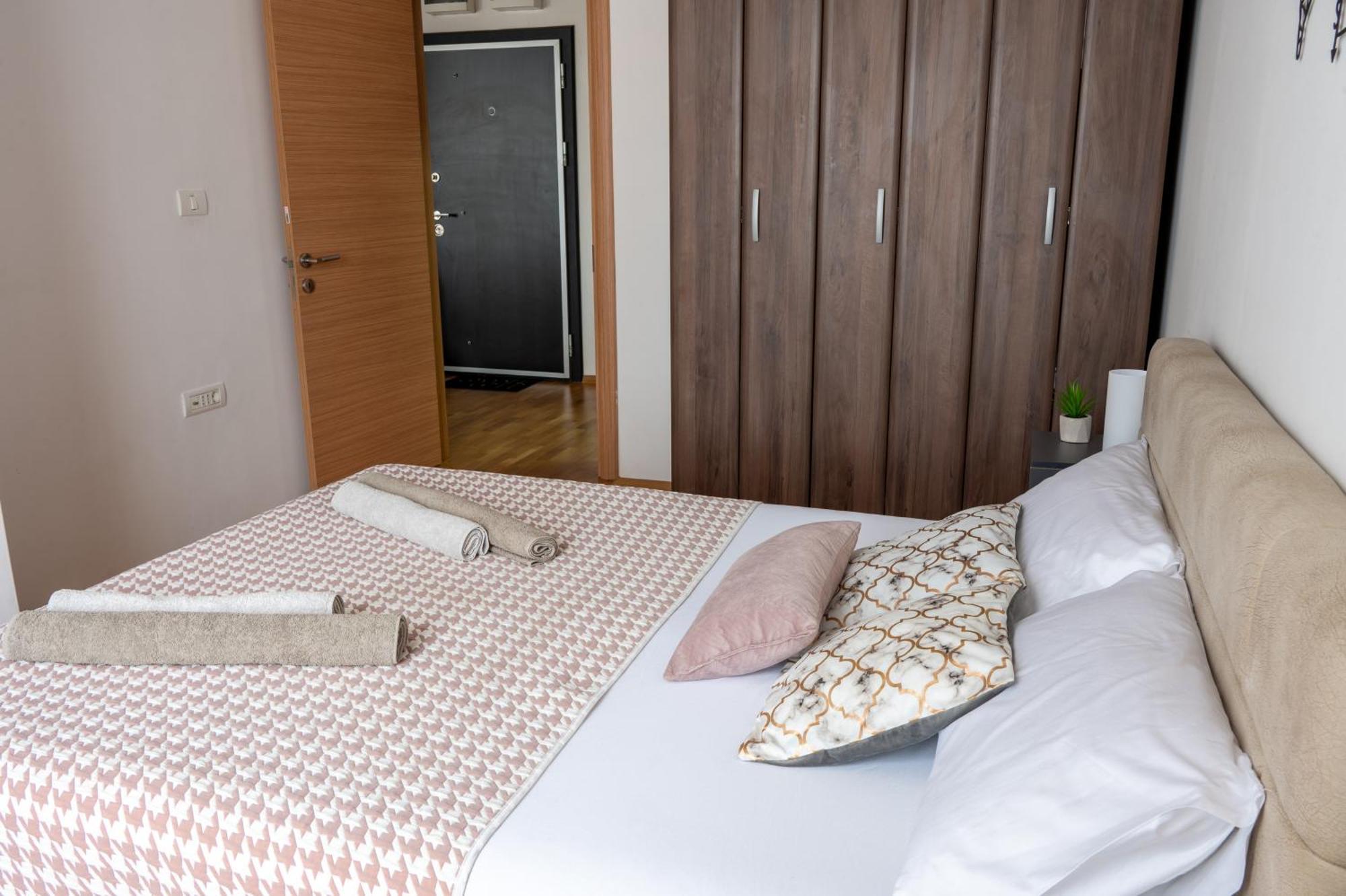 Skopje Station Apartment ภายนอก รูปภาพ