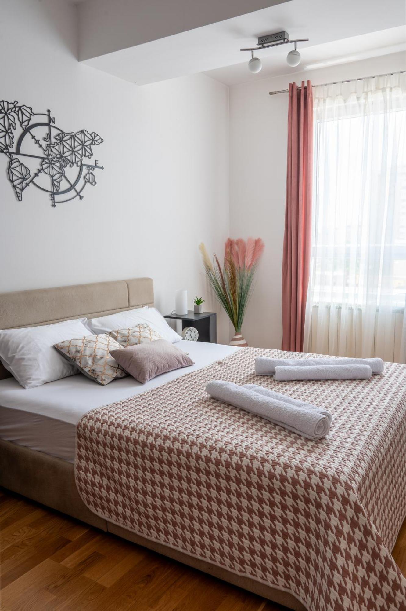 Skopje Station Apartment ภายนอก รูปภาพ